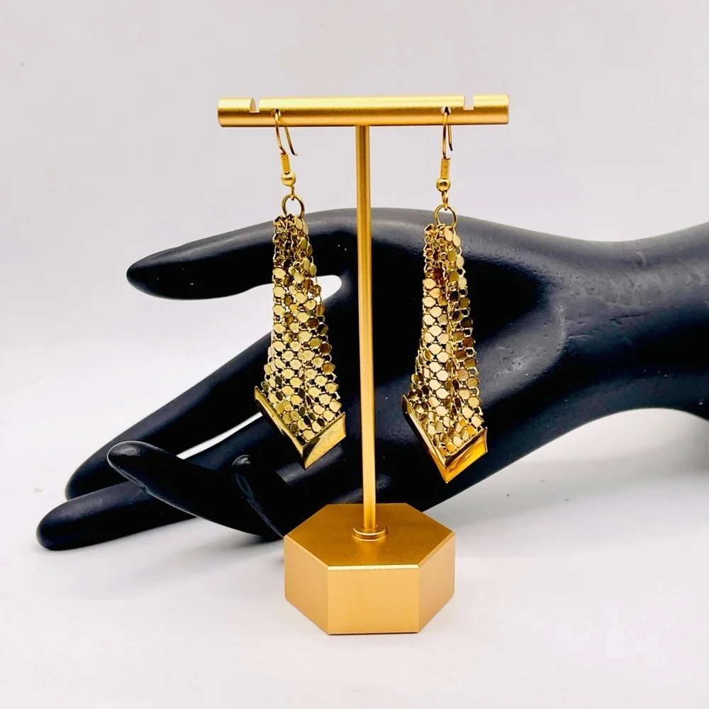 Fab Vintage Gold Tone Mesh Dangle Pierced Earrings - Picture 2 of 12